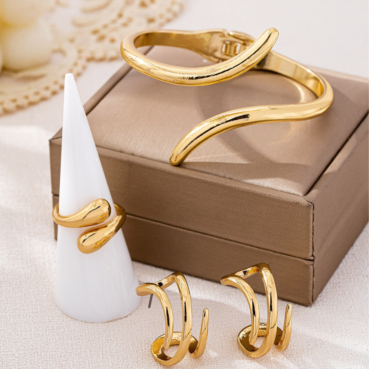 Gold Geometric Statement Jewelry Set, alternate view